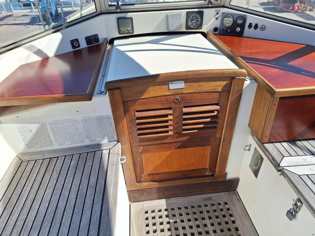 Hallberg-Rassy 352