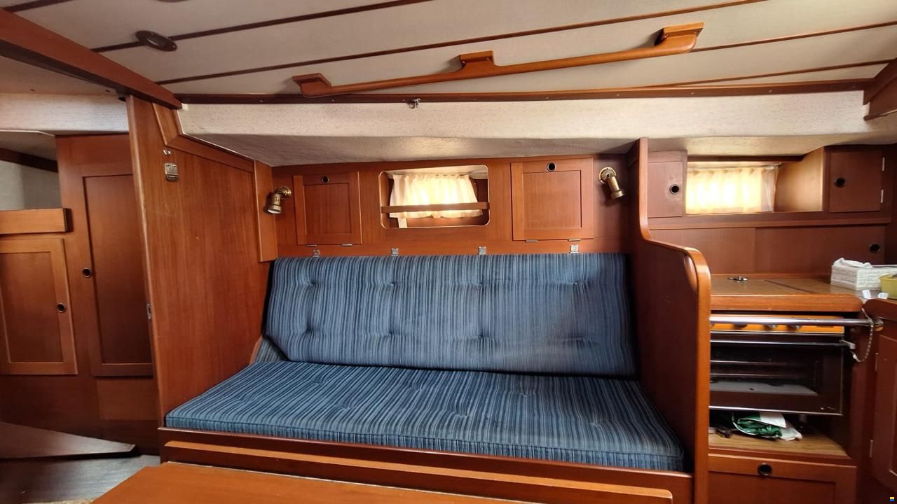 Hallberg-Rassy 352