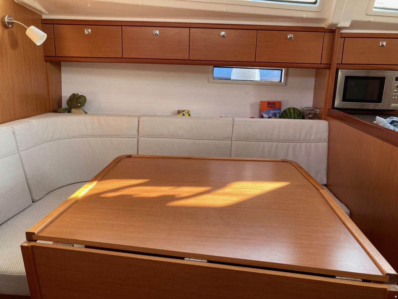 Bavaria Cruiser 37