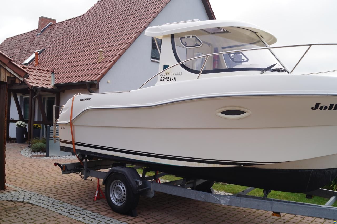 Quicksilver 580 Pilothouse