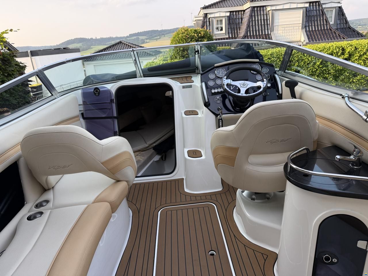 Europe Marine Viper 243