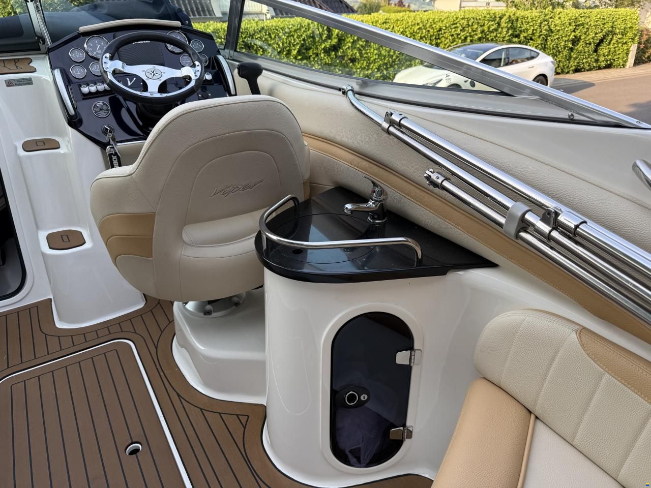 Europe Marine Viper 243