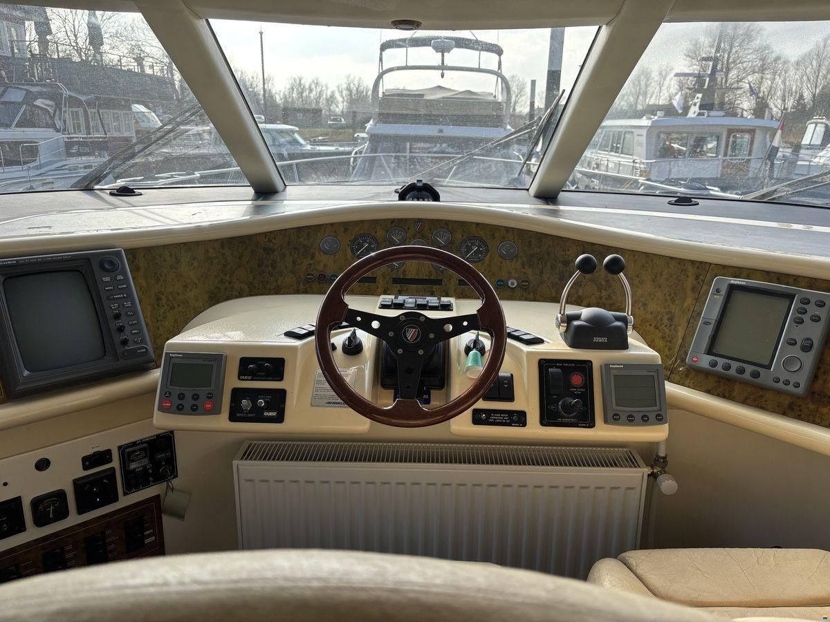 Fairline Squadron 52