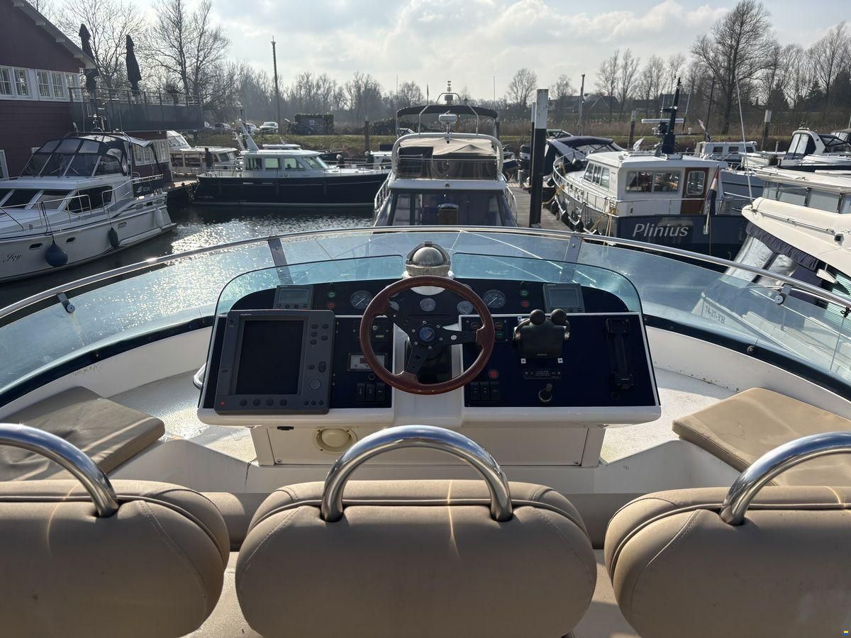 Fairline Squadron 52