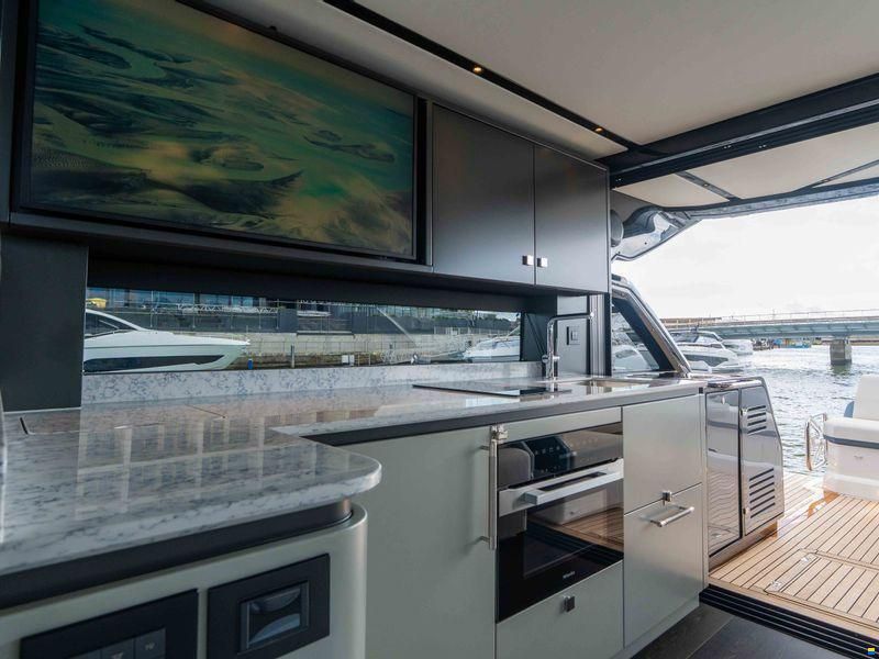 Sunseeker Predator 55