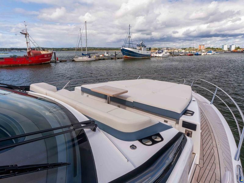 Sunseeker Predator 55