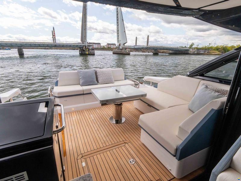 Sunseeker Predator 55