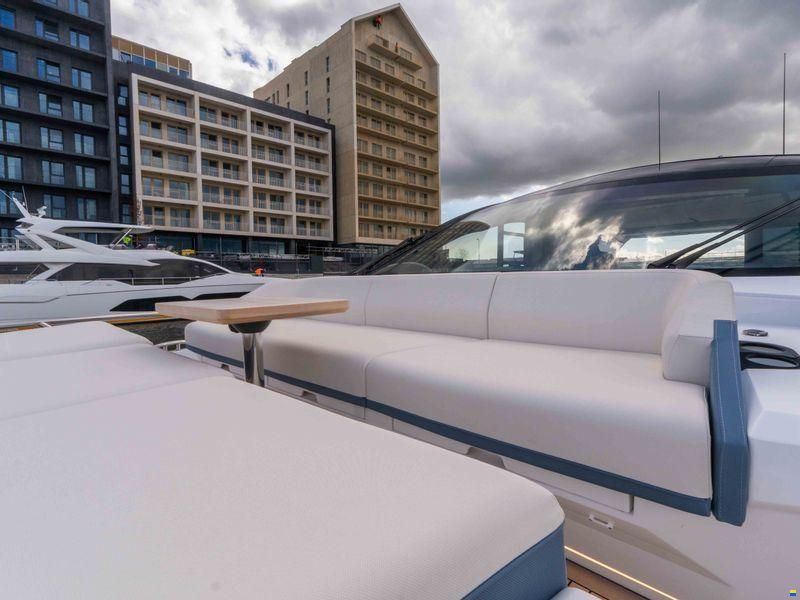 Sunseeker Predator 55