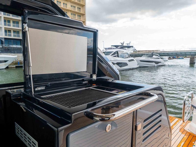 Sunseeker Predator 55