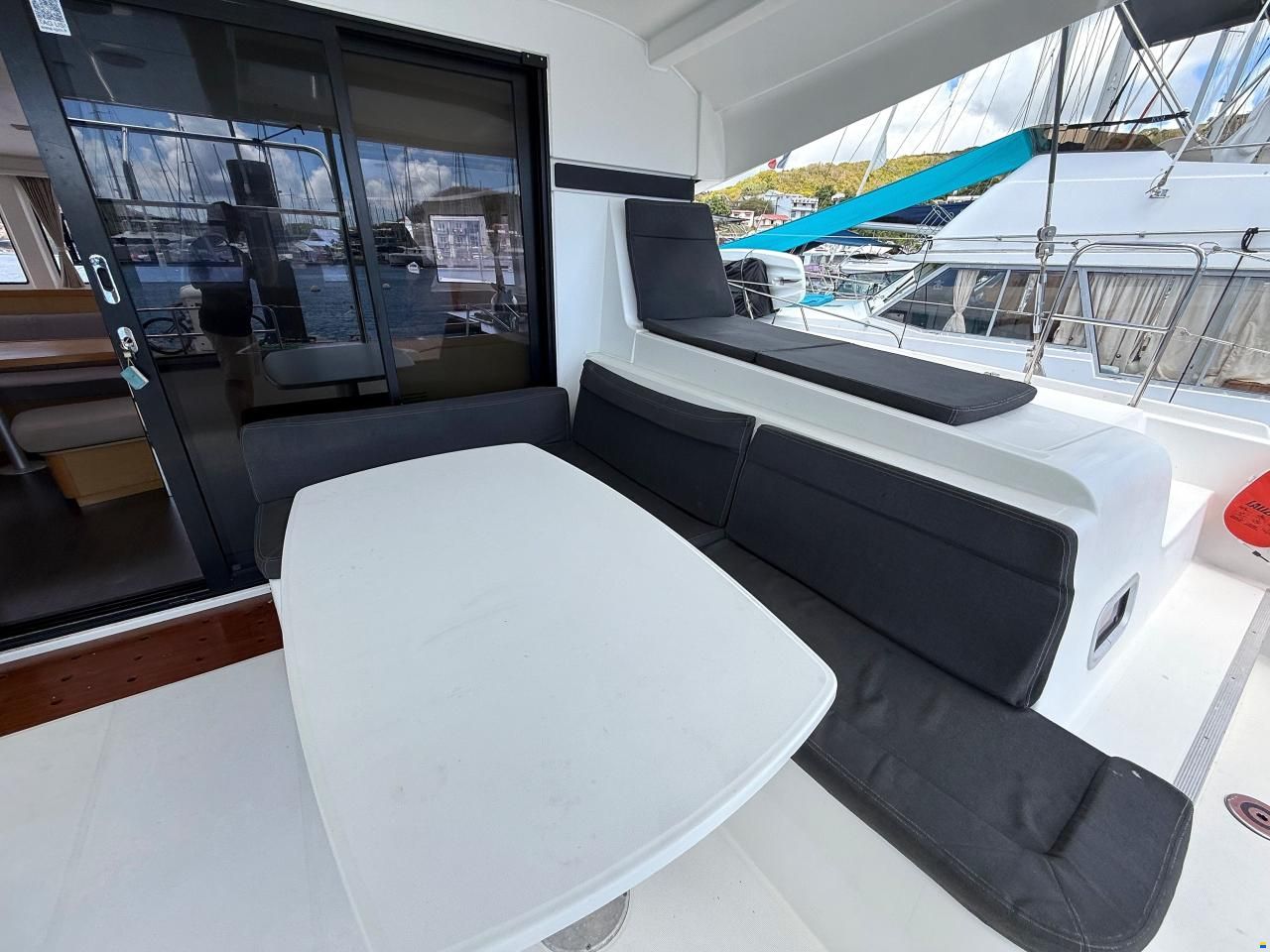 Lagoon 42