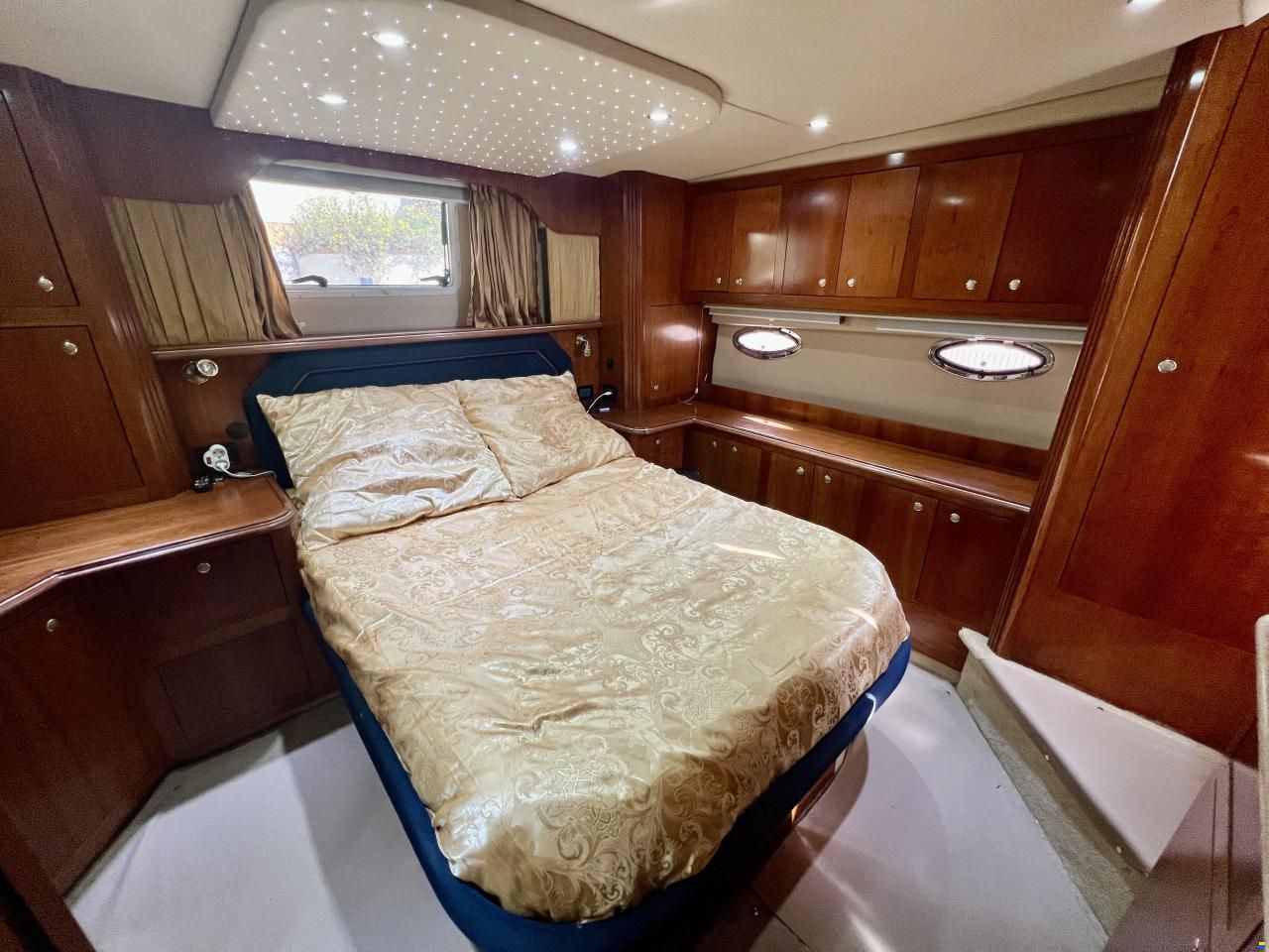 Cruiser Yachts 405 Express Motoryachts