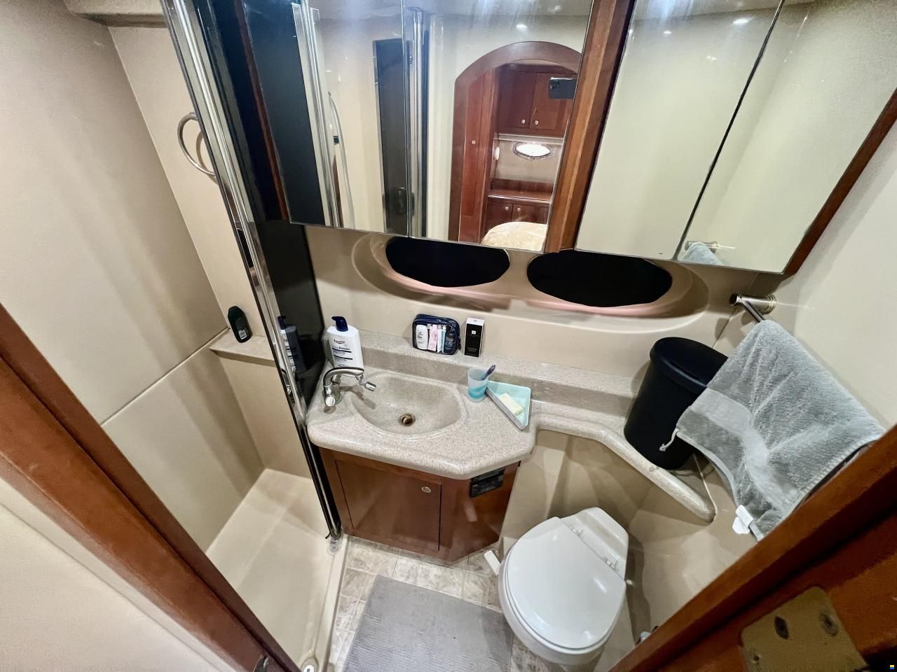 Cruiser Yachts 405 Express Motoryachts