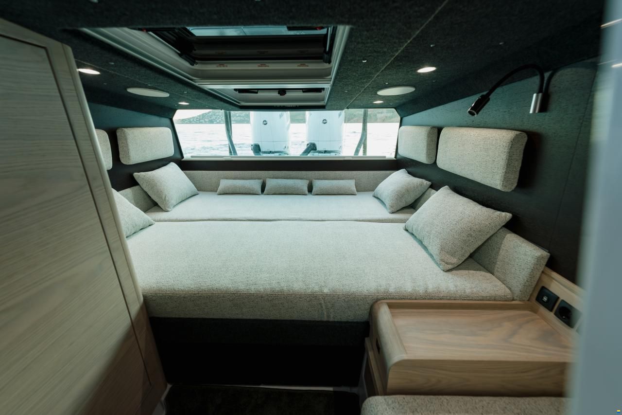 Axopar 45 Cross Cabin