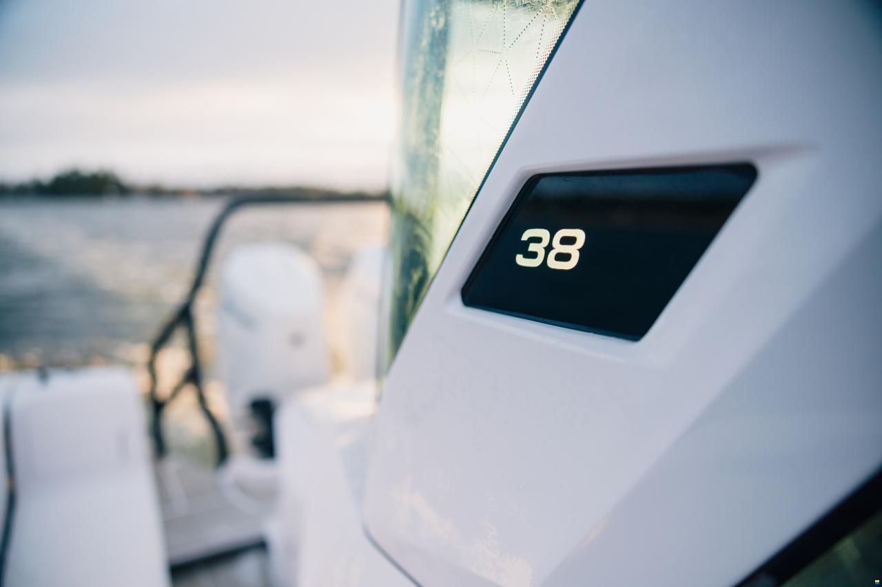 Axopar 38 Cross Cabin