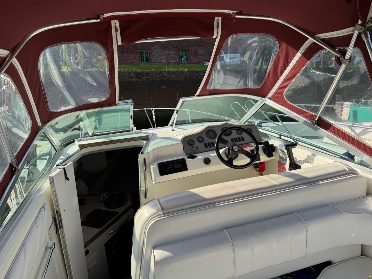 Sea Ray SUNDANCER 230/