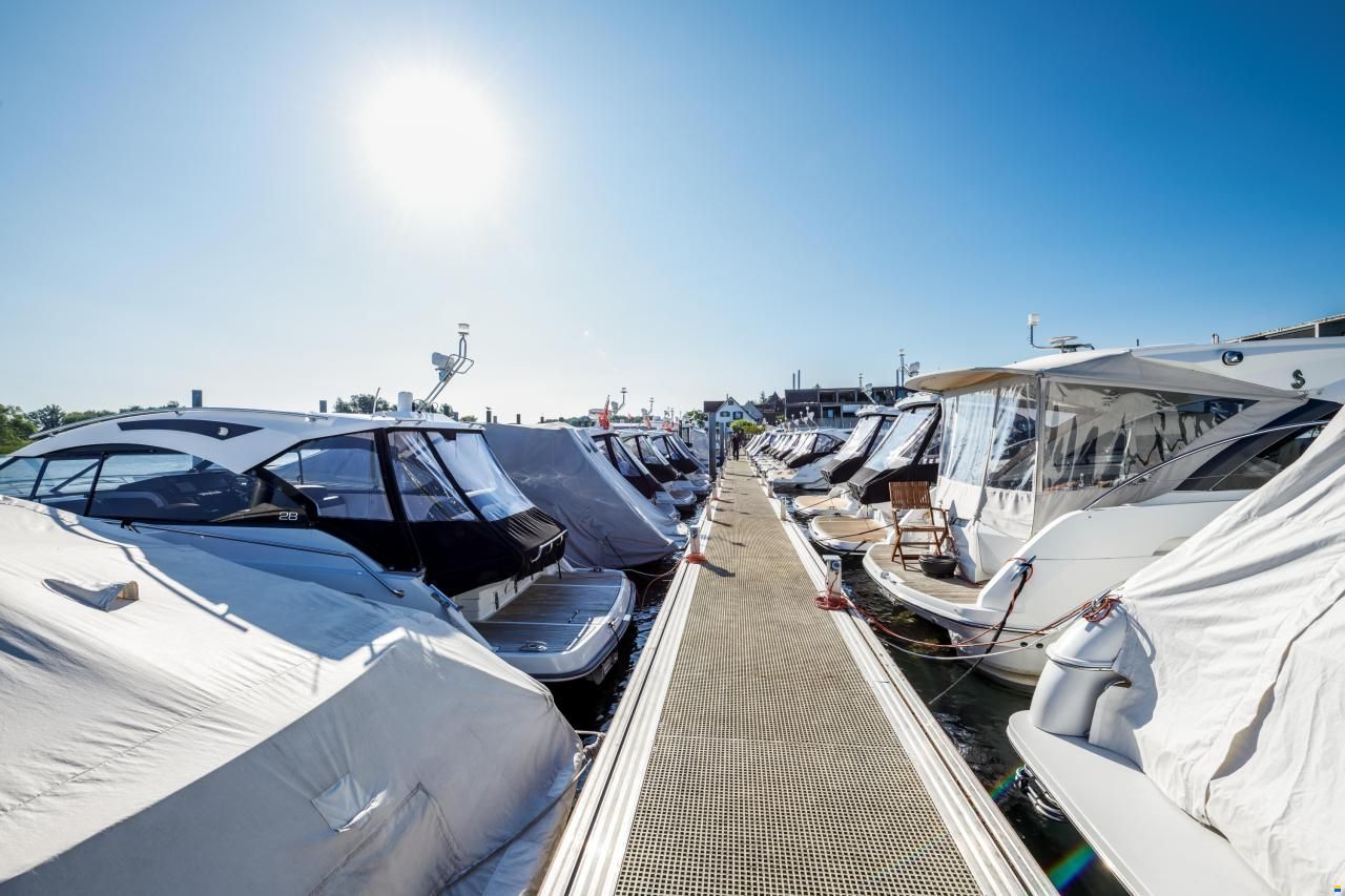 Liegeplatz gesichert beim Neuboot Kauf