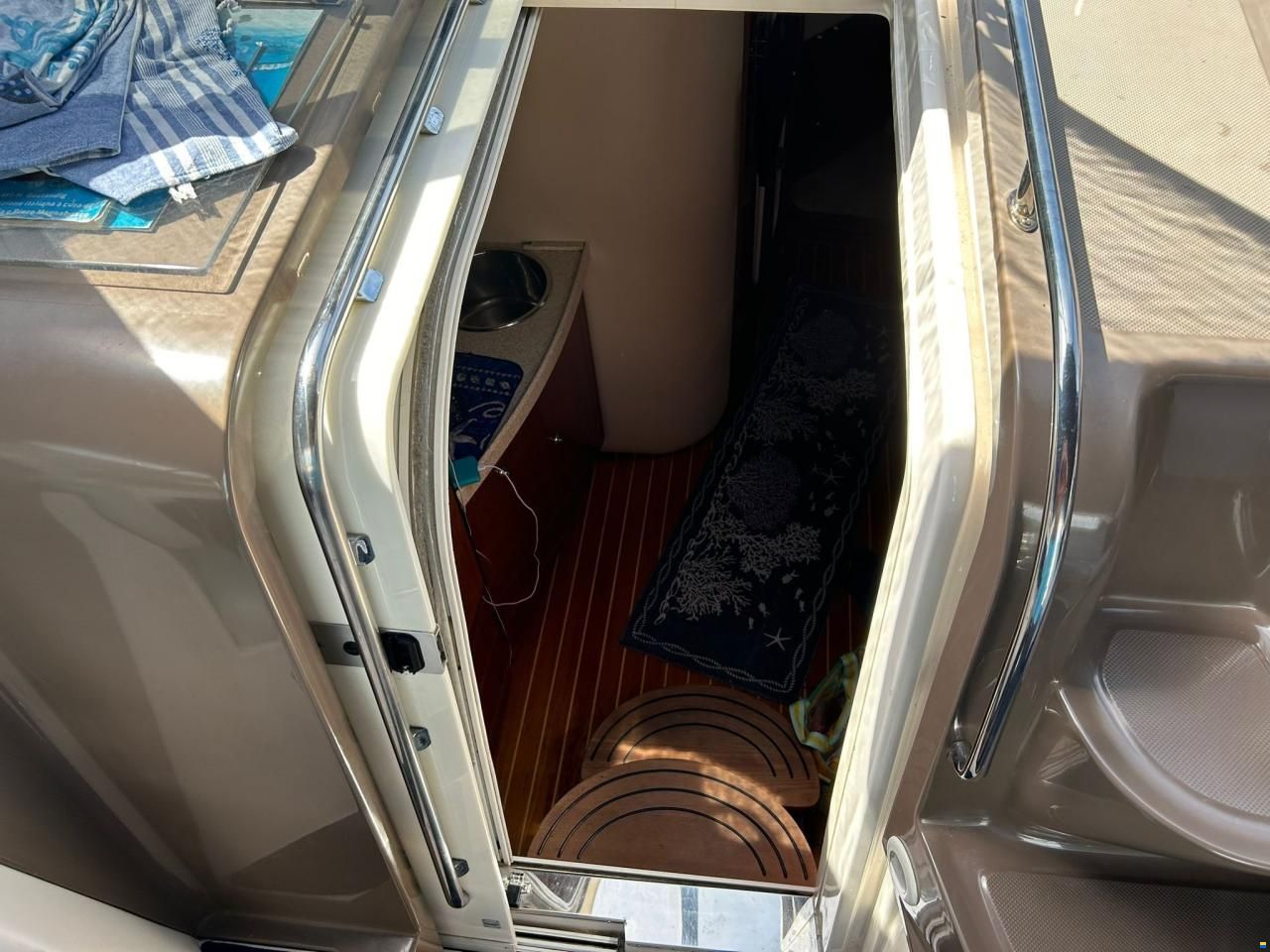 Regal Marine 3760 Commodore
