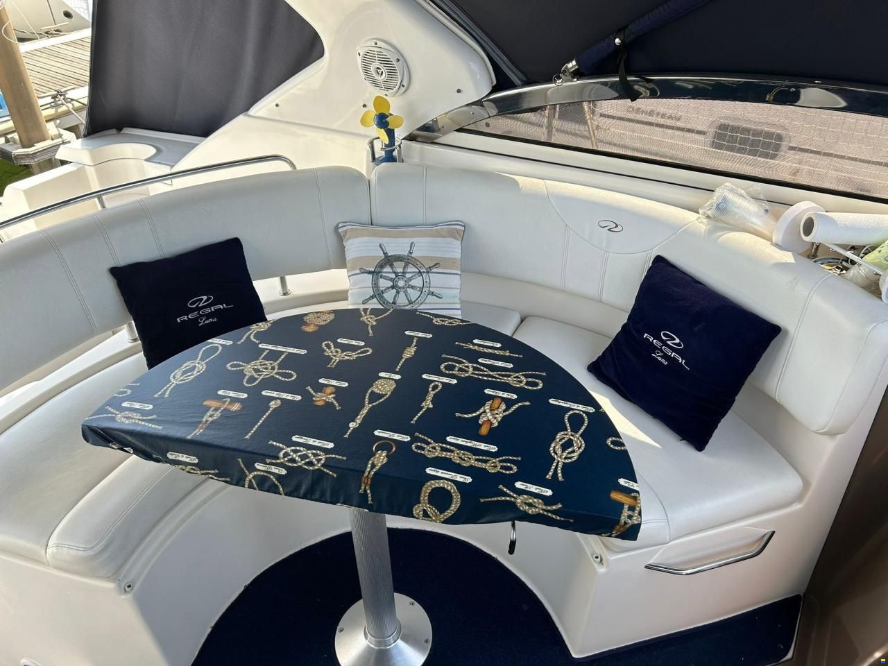 Regal Marine 3760 Commodore