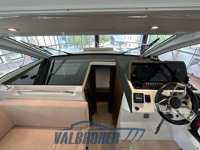 Sealine C335V