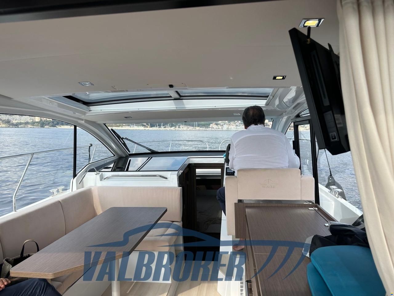 Sealine C335V
