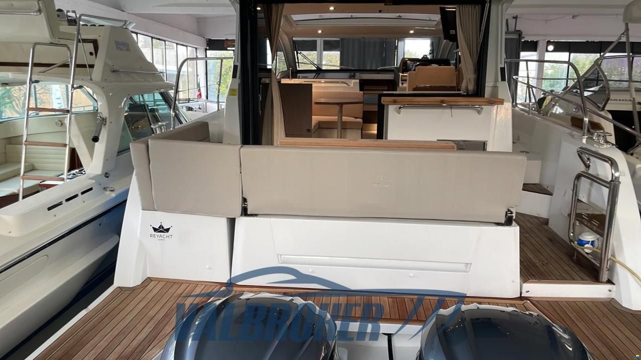 Sealine C335V