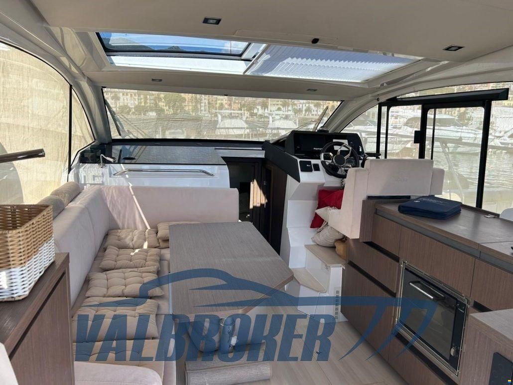 Sealine C335V