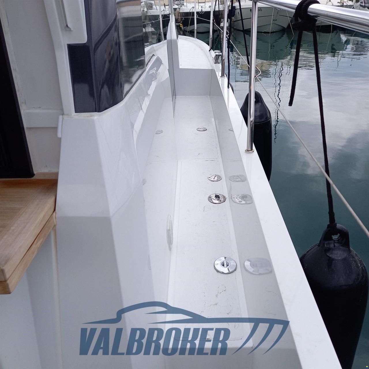 Sealine C335V