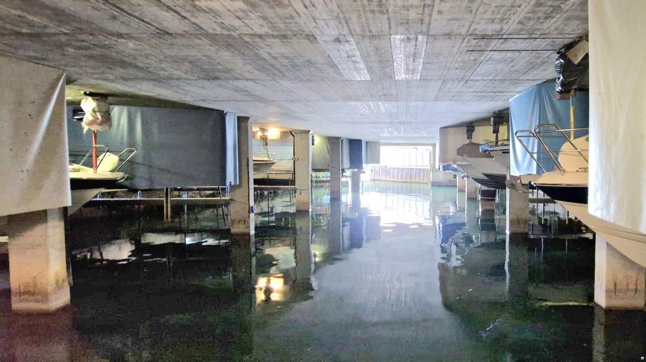 Bootsplatz mit Aufzug / Hallenplatz