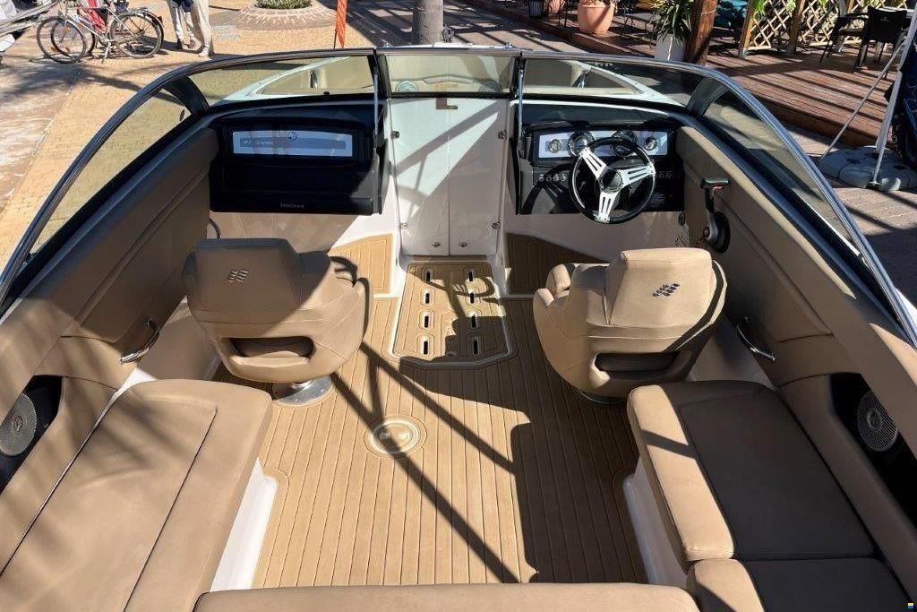 Four Winns H230