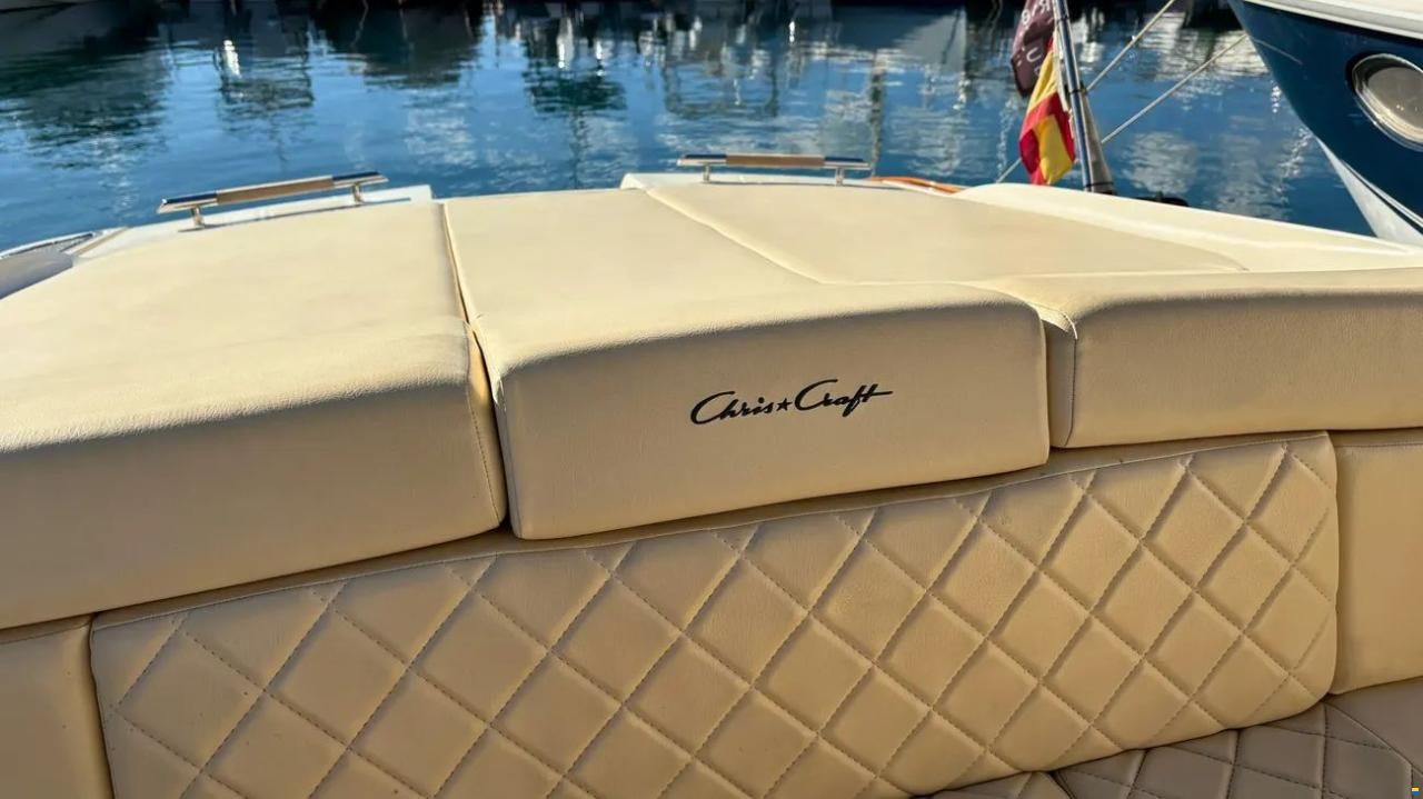 Chris Craft 32 Corsair