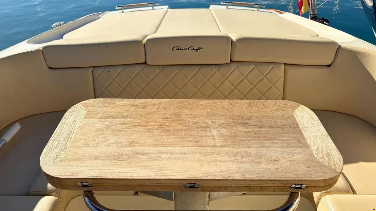Chris Craft 32 Corsair