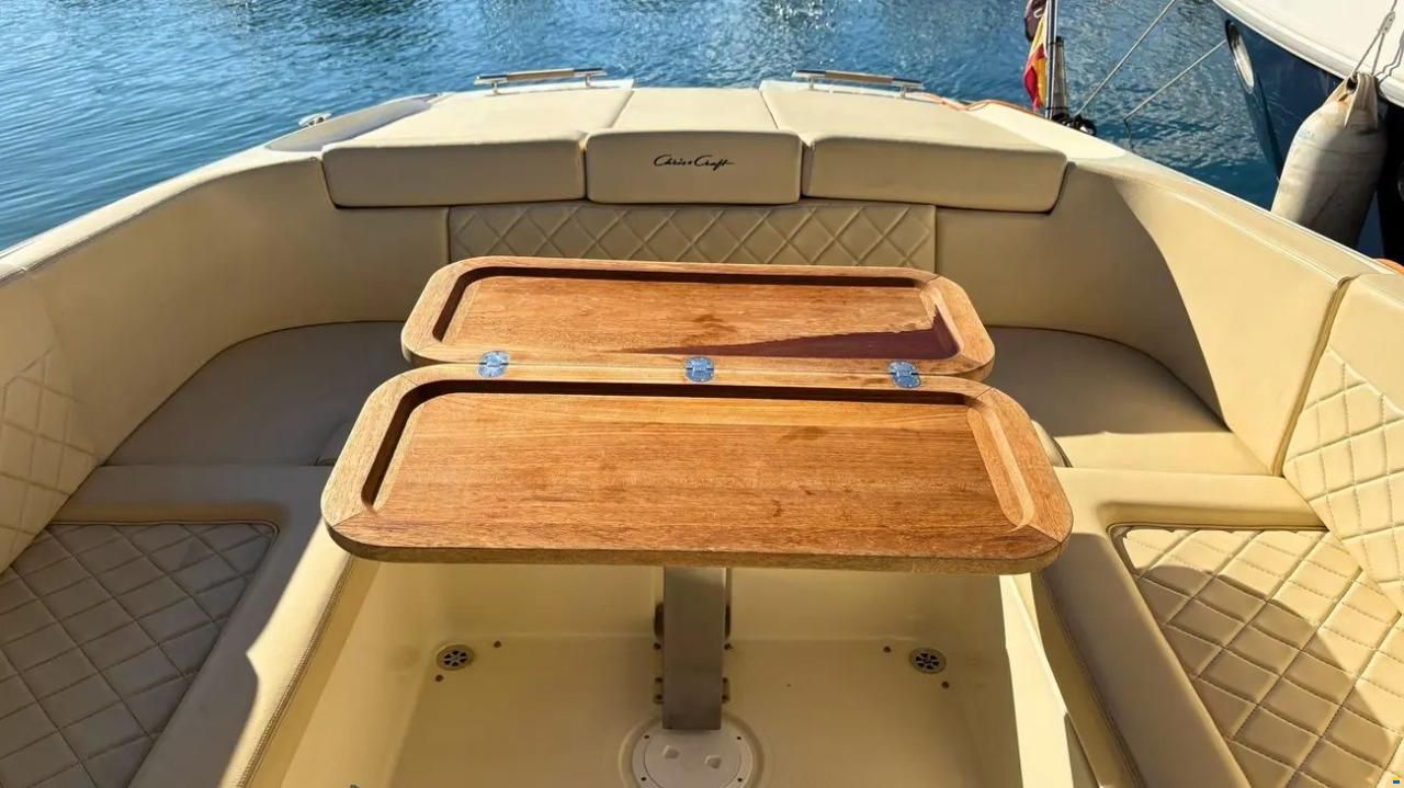 Chris Craft 32 Corsair
