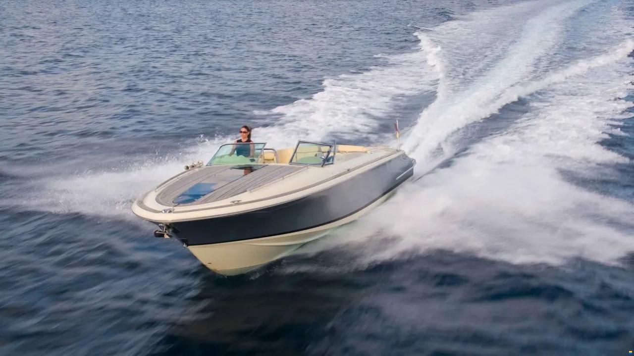Chris Craft 32 Corsair
