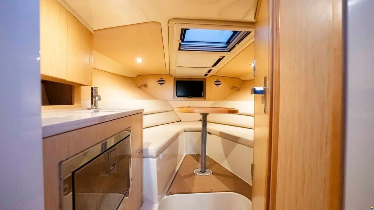 Chris Craft 32 Corsair