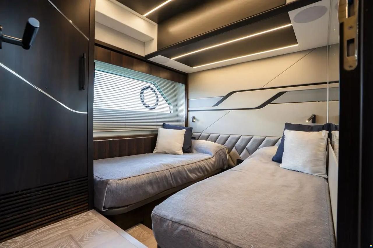 Sunseeker Predator 74 Xps