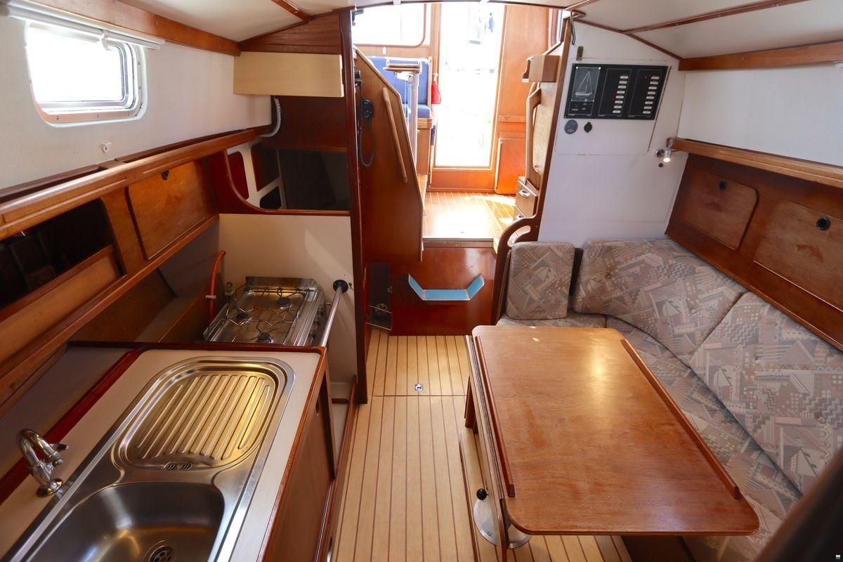 Koopmans 33 Deck Salon