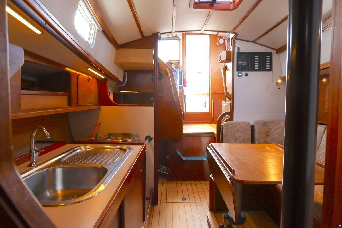 Koopmans 33 Deck Salon