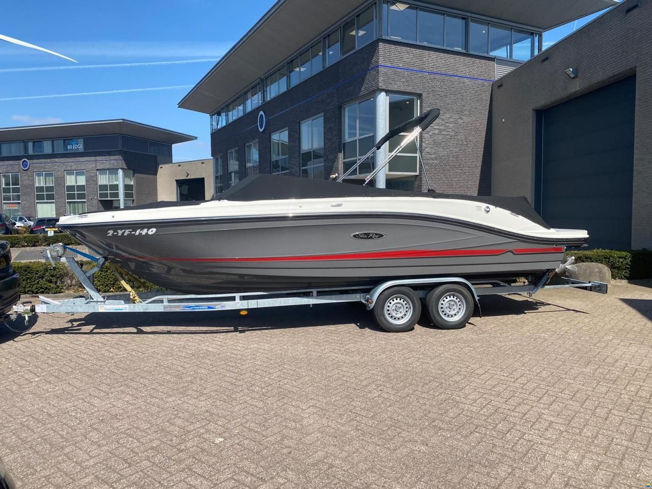 Sea Ray SPX 230