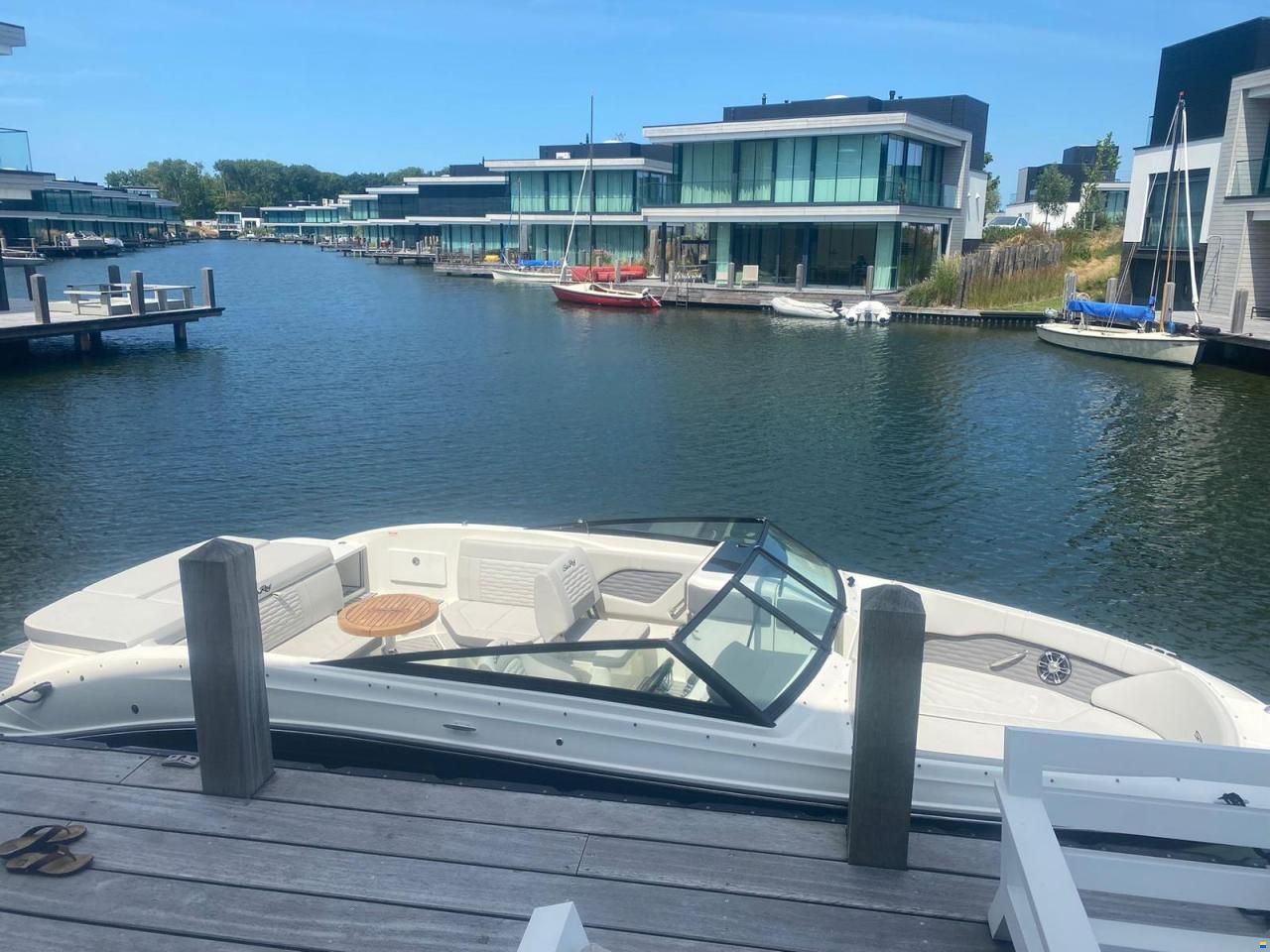 Sea Ray SPX 230