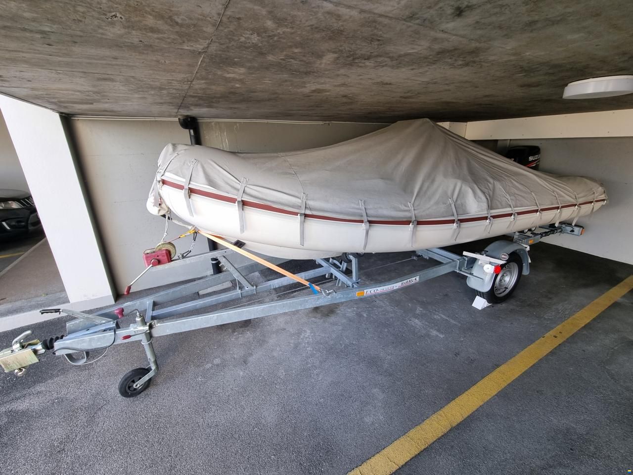 Nuova Jolly semi-rigide avec moteur hors-bord