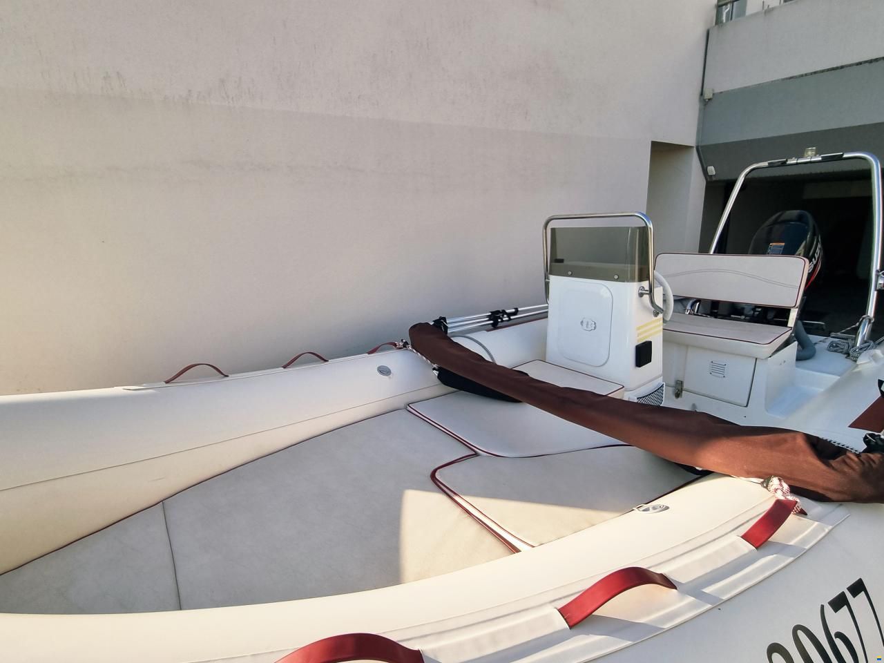 Nuova Jolly semi-rigide avec moteur hors-bord