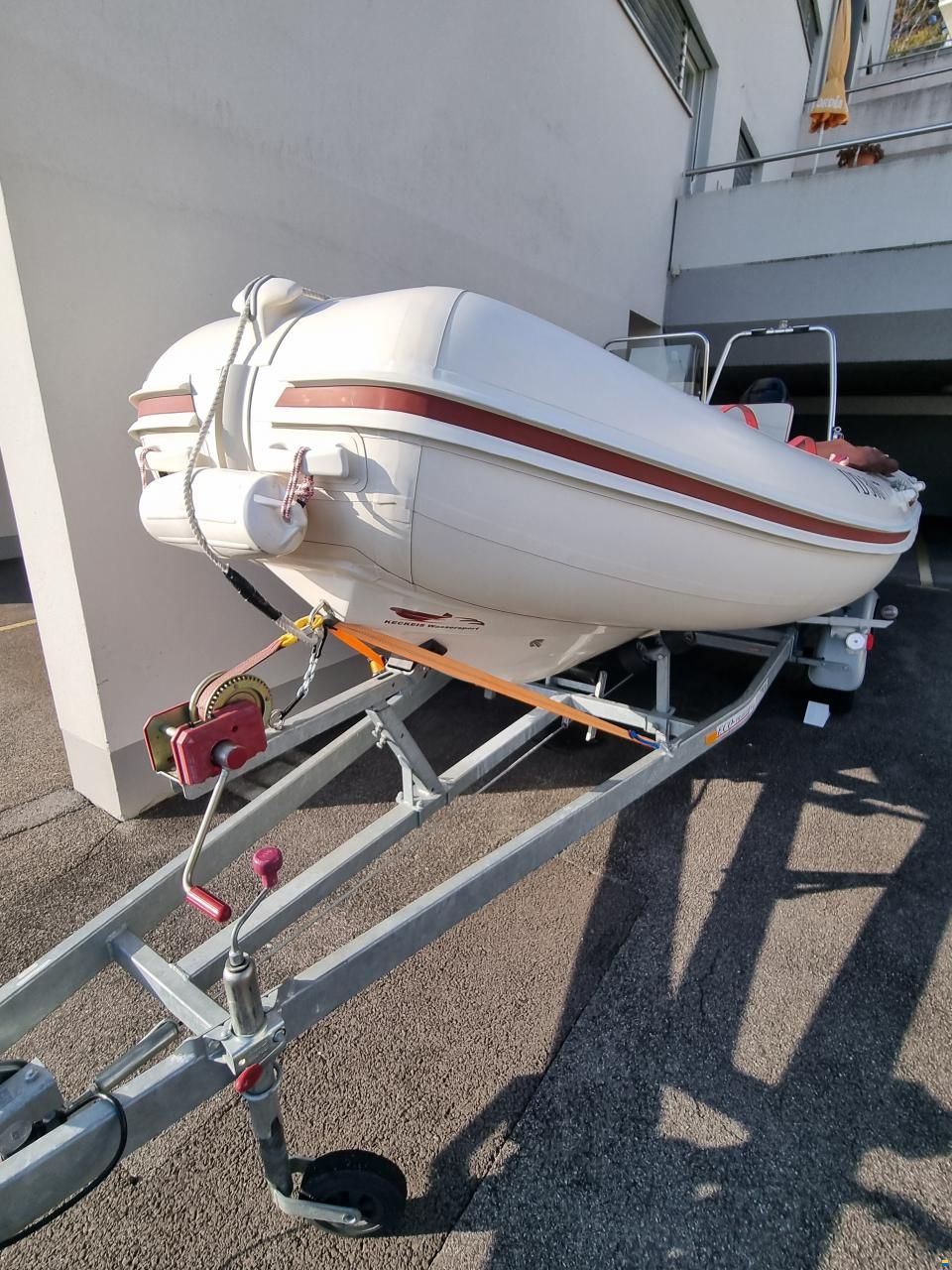 Nuova Jolly semi-rigide avec moteur hors-bord