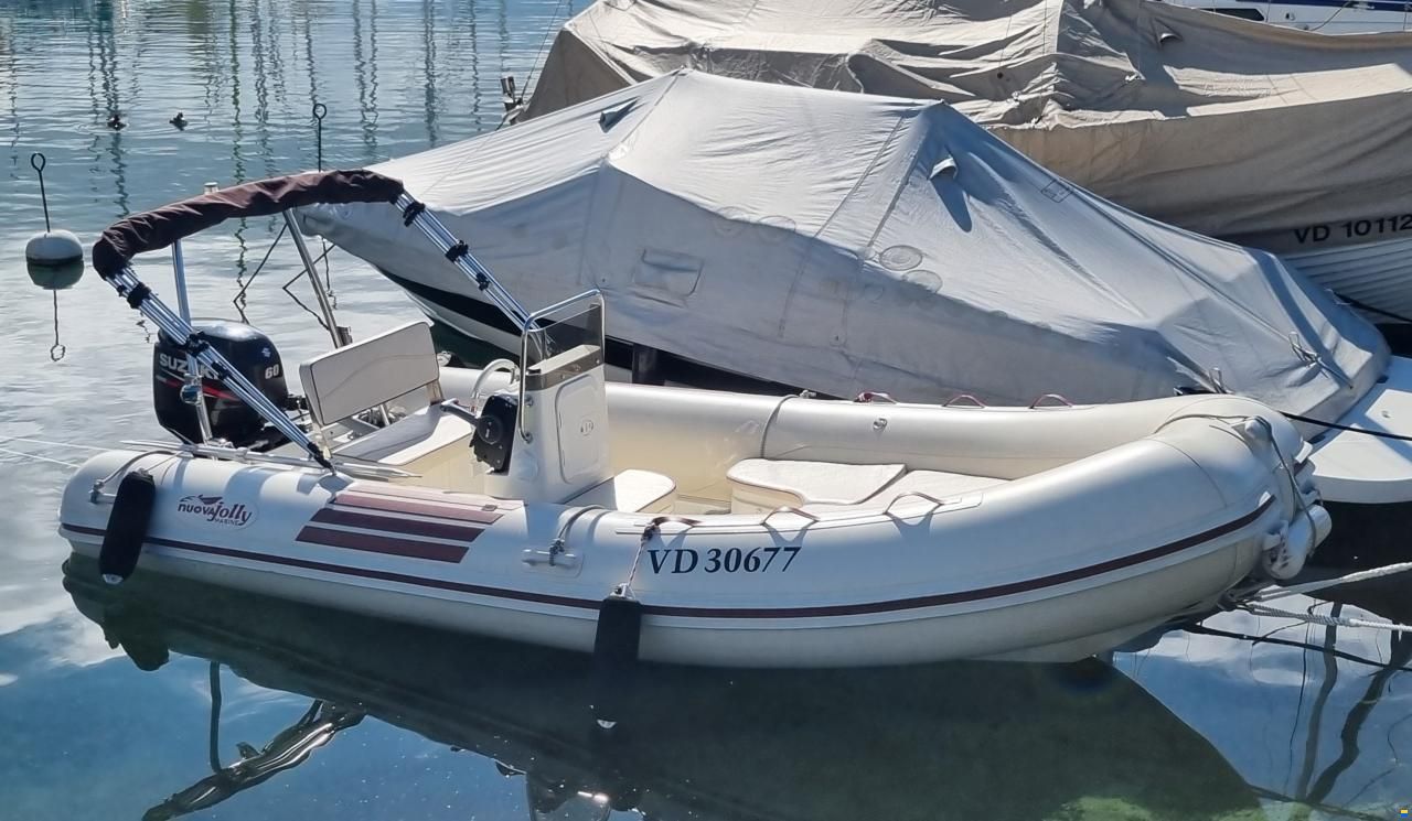 Nuova Jolly semi-rigide avec moteur hors-bord