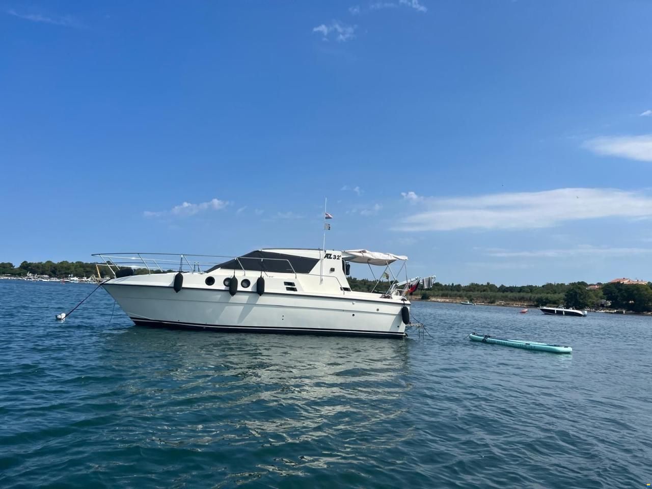 Azimut AZ 32
