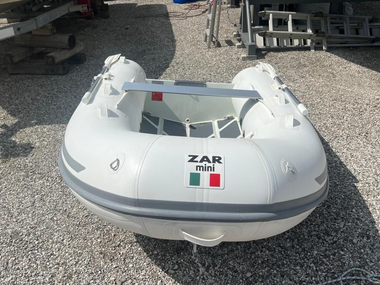Azimut AZ 32