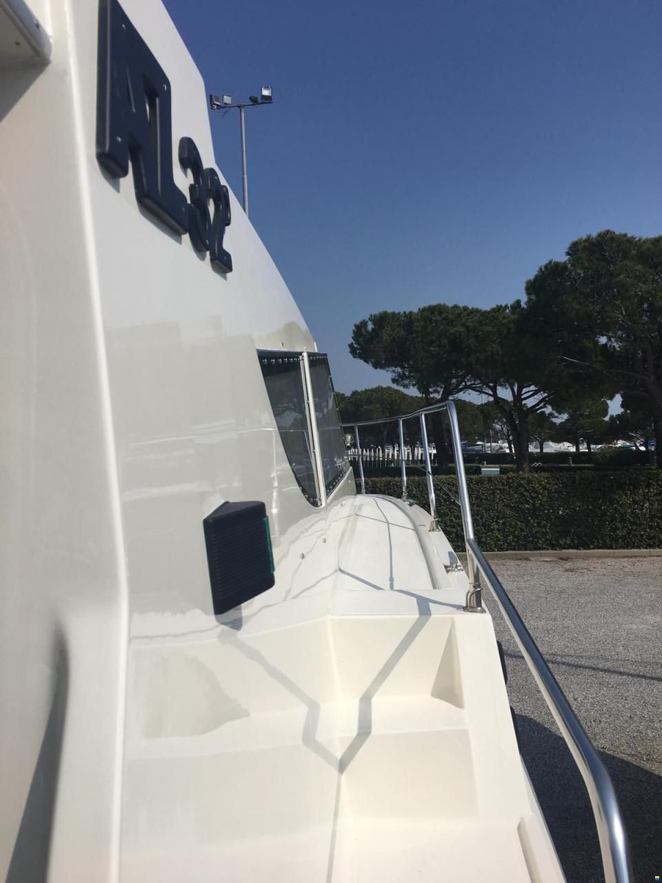 Azimut AZ 32