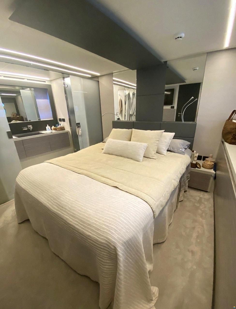 Pershing 62