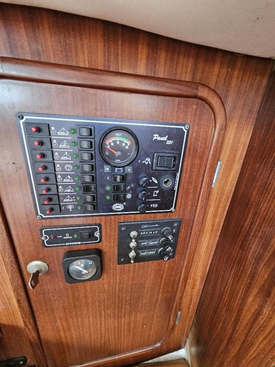 Elan 33