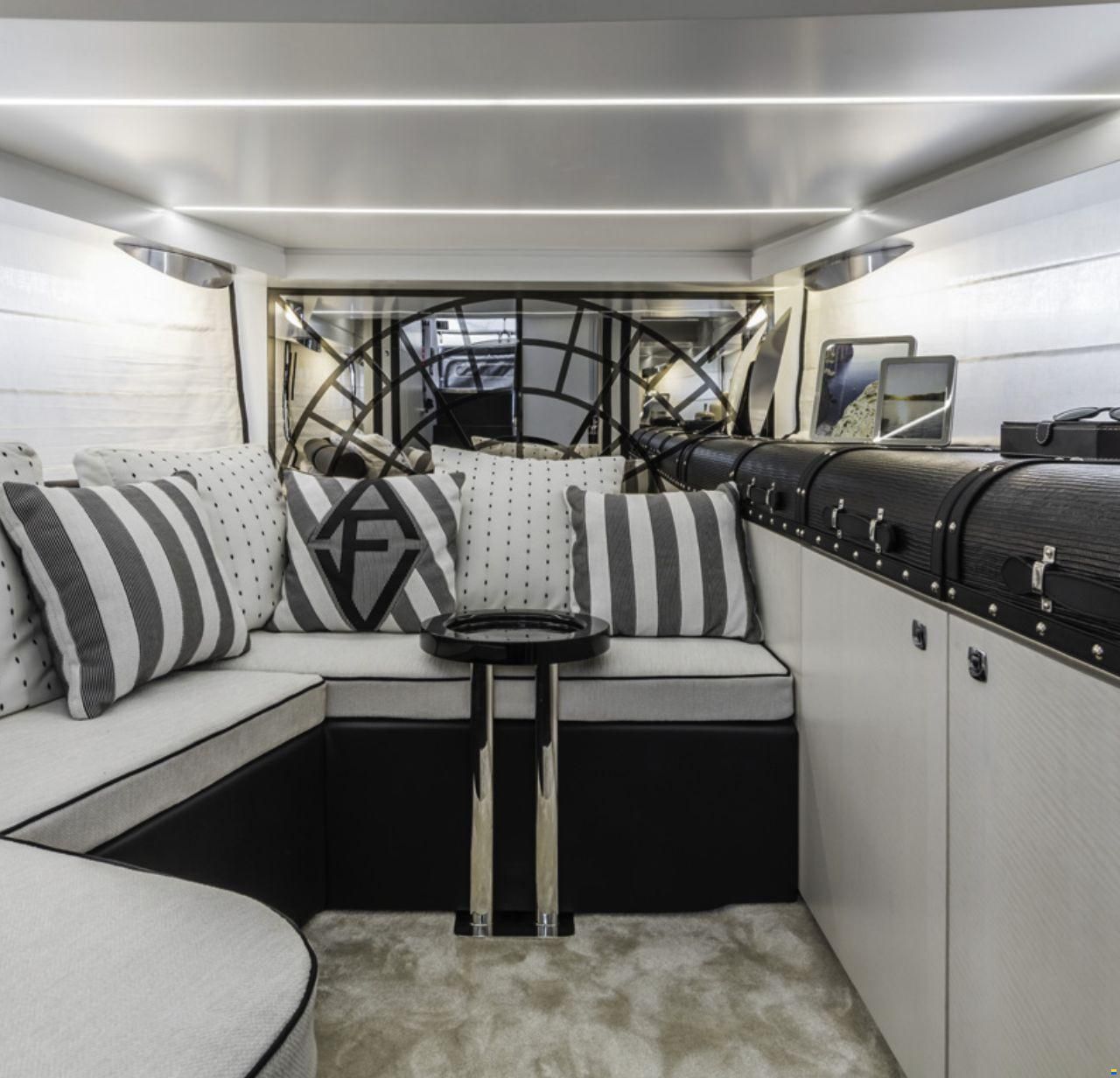 Invictus 370 GT