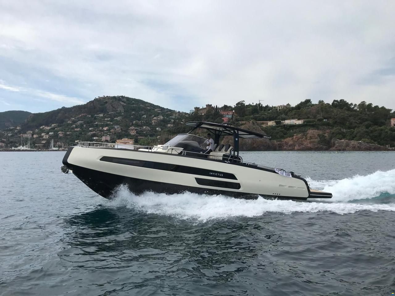 Invictus 370 GT